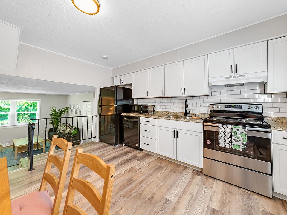 Kitchen (Table does not come with the apartment)
