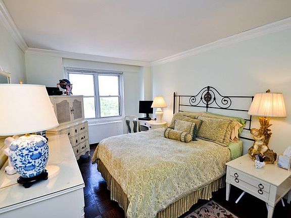 2nd image of 220-224 E 60th St #10B