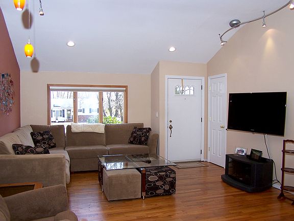4th image of 36 Rogers Ln