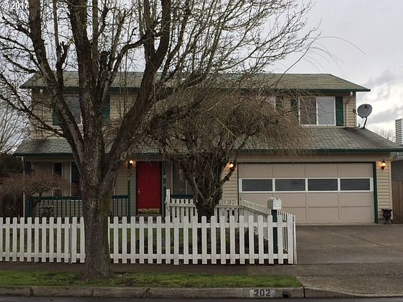 2nd image of 202 NE 176th Ave