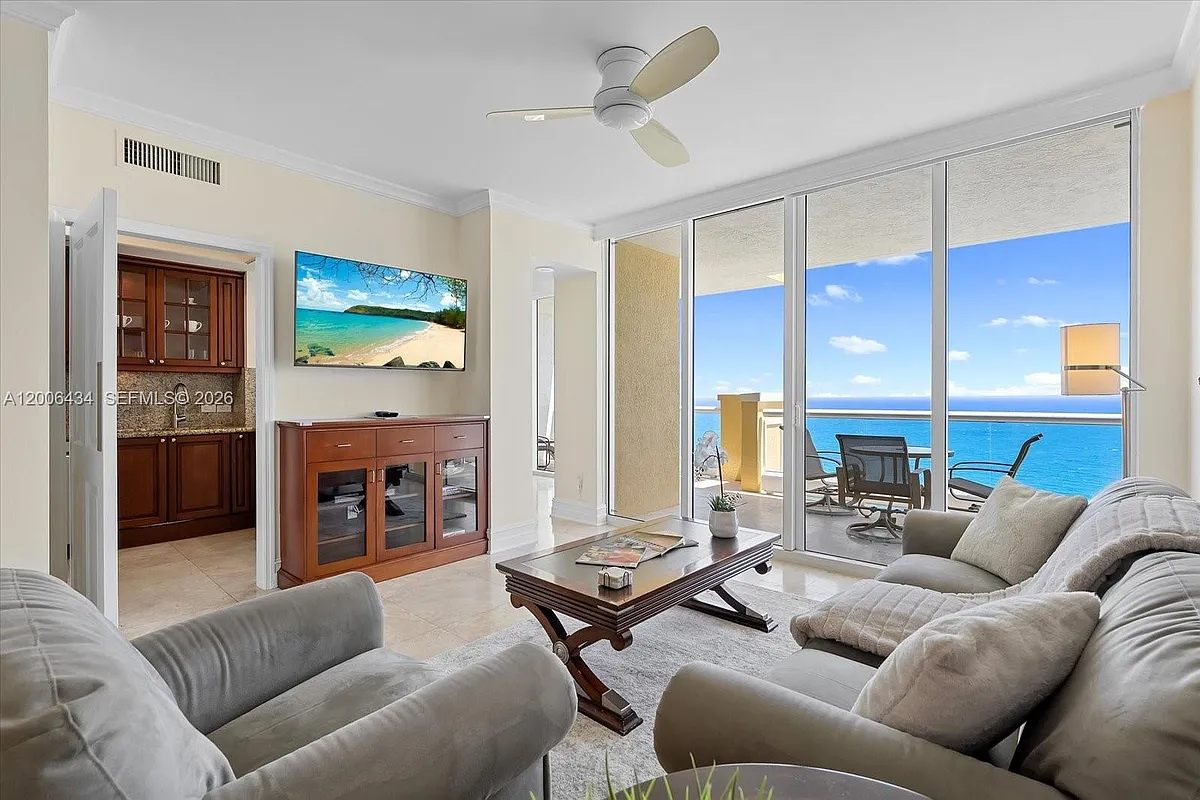 Building Photo - 17875 Collins Ave #2702