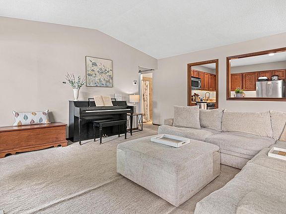 3rd image of 13401 Pepperwood Cir