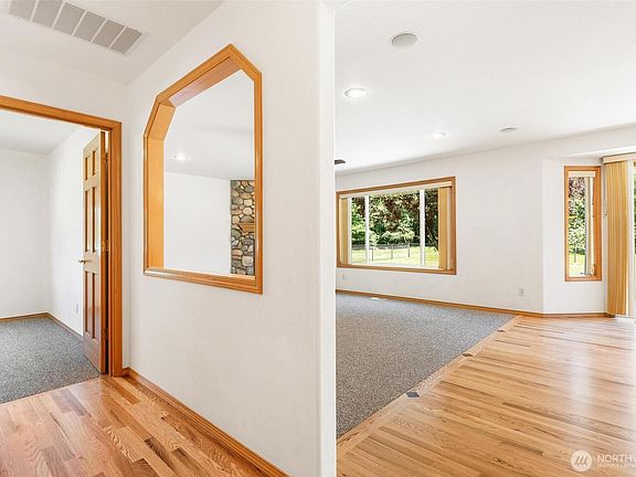 4th image of 23215 37th Avenue NE