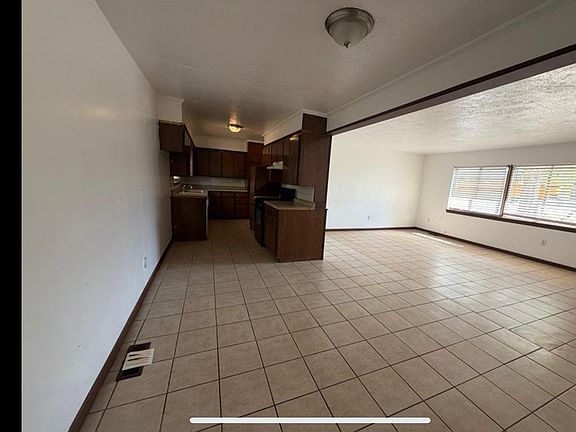 2nd image of 527 Montana St