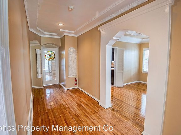 3rd image of 123 N Mansfield Ave