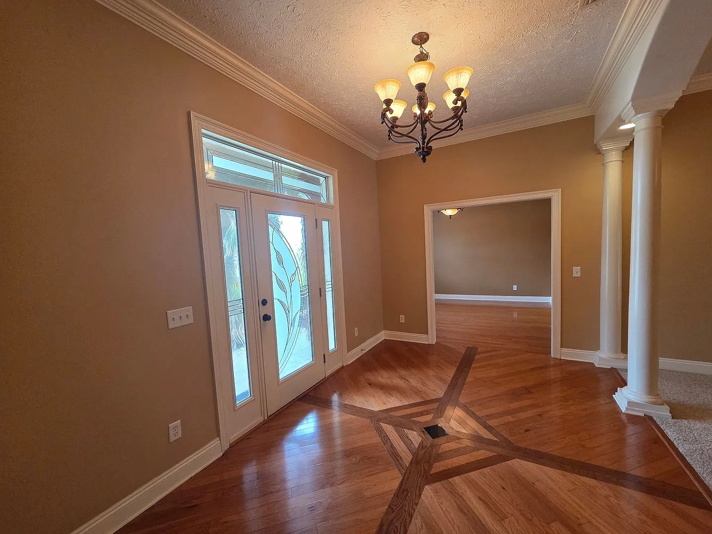 Luxurious 3Bed/3.5Ba Brick Home in an Established Neighborhood! *1/2 Off Security Deposit for Act... — Photo 2