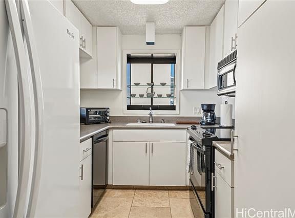 4th image of 2470 Kalakaua Ave #Penthouse 3801