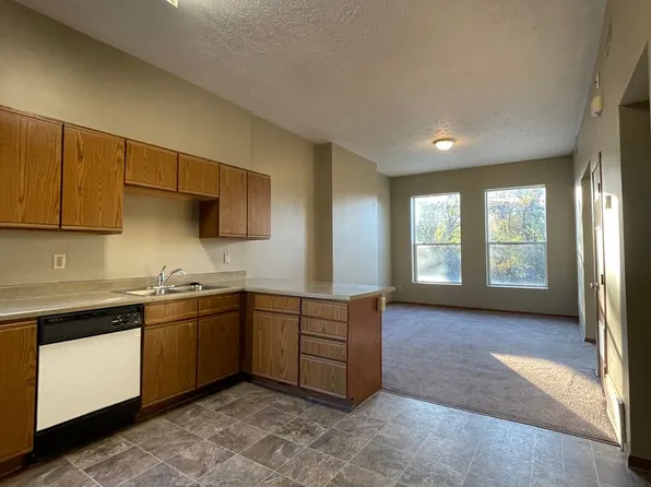 N 29th Street Apartment Homes, 1001 N 29th St, Omaha, NE 68131