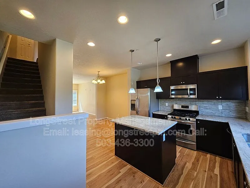 2 bed, 2.5 bath, 1358 sqft, $2,495 — Photo 4