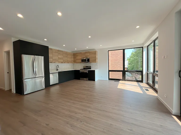 3710 N Kenmore Ave #3 — Photo 1