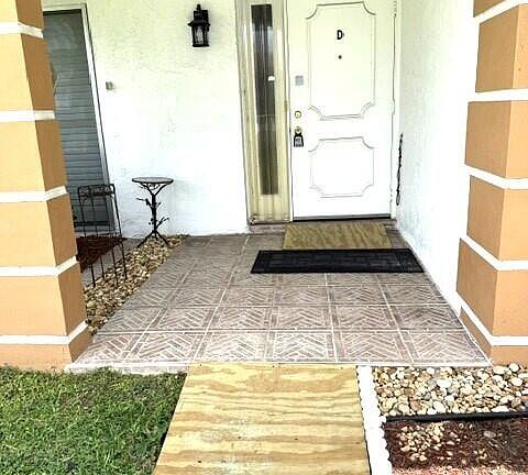 2nd image of 1216 S S Lakes End Drive Apt D