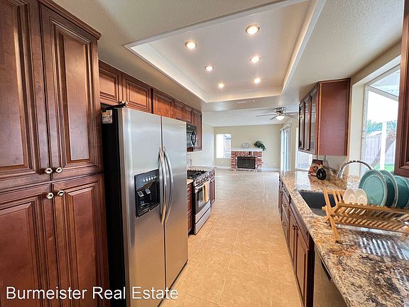 4th image of 338 Holiday Way