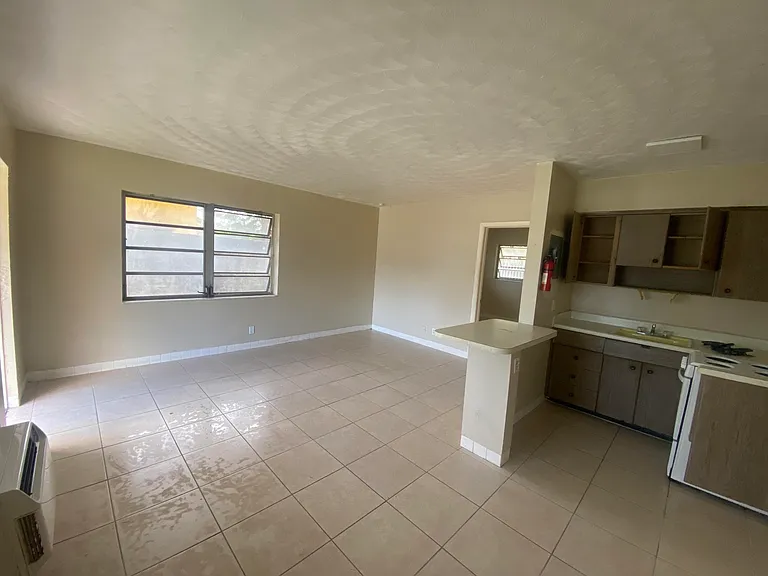 1019 NW 5th Ave — Photo 6