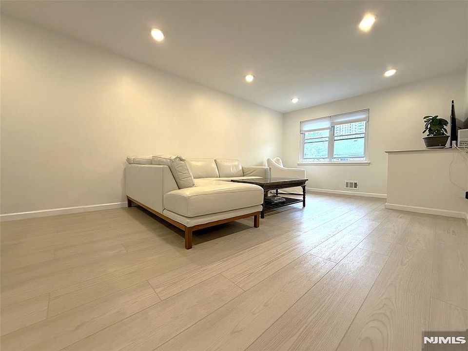 1st image of 234 Columbia Ave APT 11