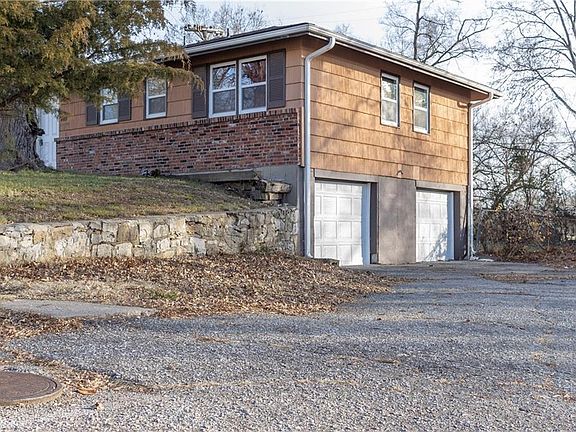 3rd image of 4929 Wood Ave