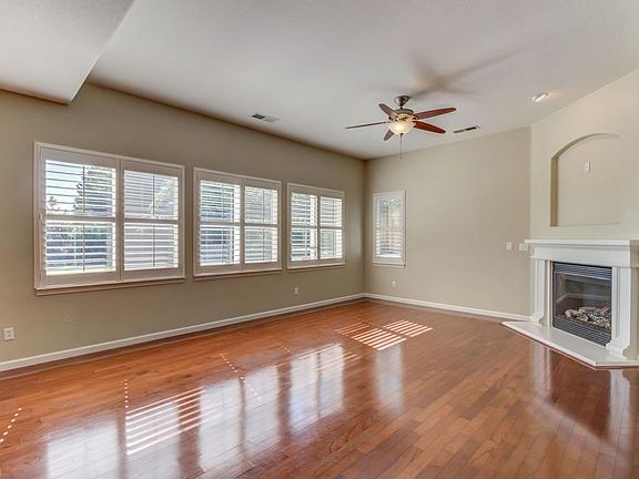 4th image of 1371 Horse Creek Way