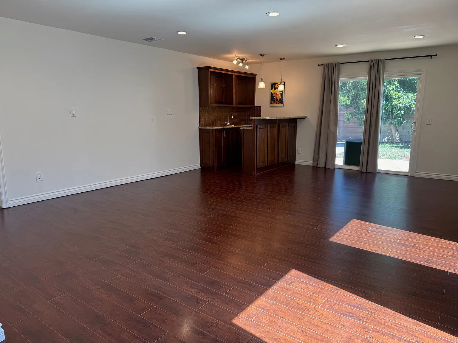 24224 Victory Blvd — Photo 4