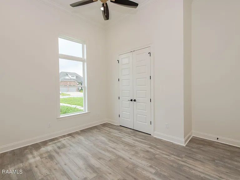 424 Dunvegan Ct — Photo 12