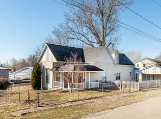 211 S Clay St, Oakland City, IN