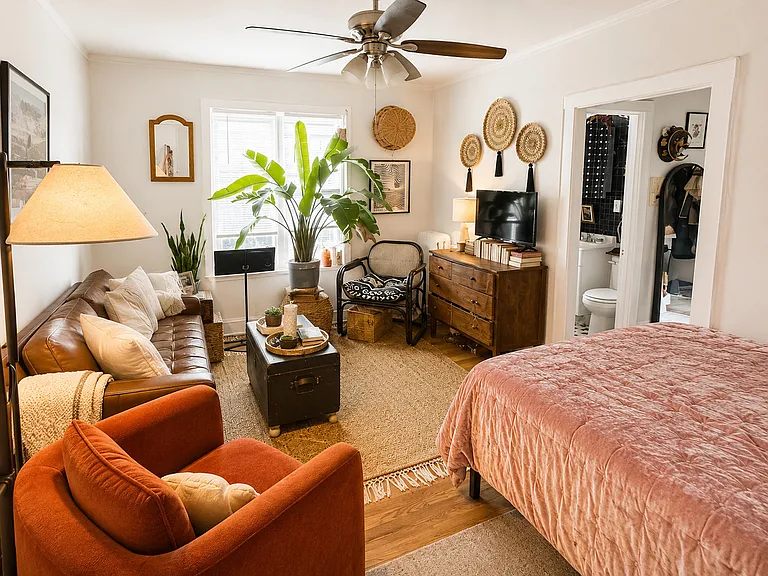 656 W Oakdale Ave #2D — Photo 3