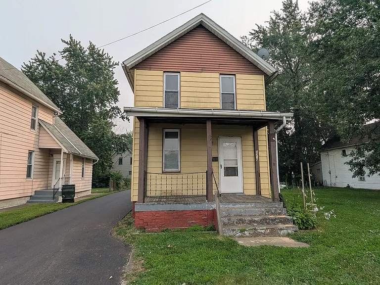 1316 4th St NE — Photo 1