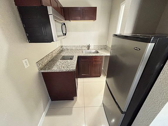 4th image of 1401 E Carson Ave #6