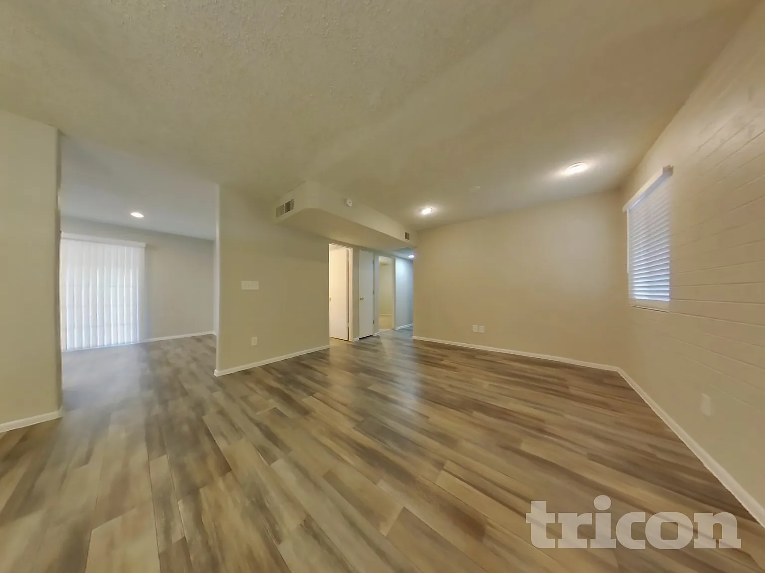 4241 N 73rd Lane Phoenix AZ — Photo 2