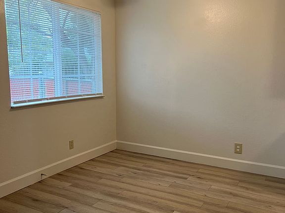 5th image of 712 Kerryjen Ct APT C