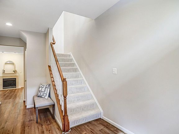 3rd image of 21933 Windy Oaks Sq