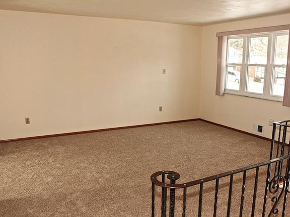 3rd image of 103 Old Barn Dr