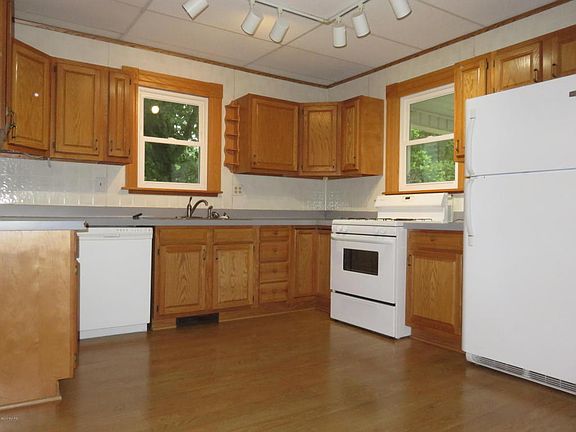 3rd image of 26841 Church St