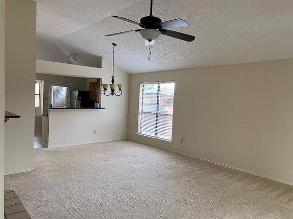 4th image of 2421 Chestnut Way