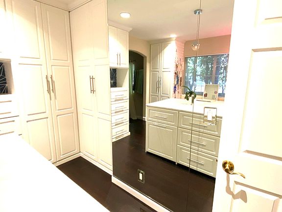 3rd image of 261 S Palm Dr