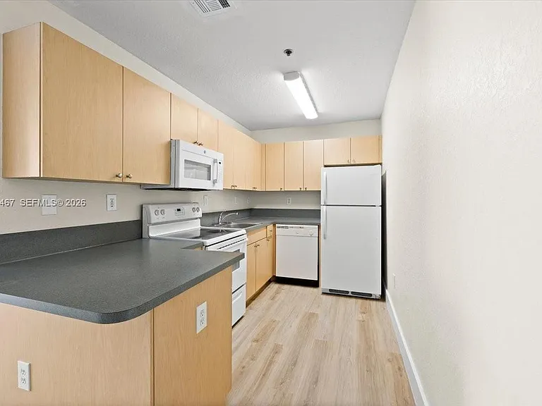 437 SW 7th St #201 — Photo 10
