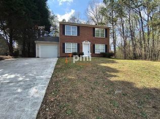 8155 Autumn Green Dr, Fairburn, GA 30213