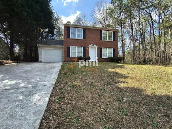 8155 Autumn Green Dr, Fairburn, GA 30213