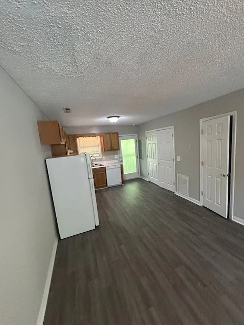 Twin Oaks Apartments — Photo 4