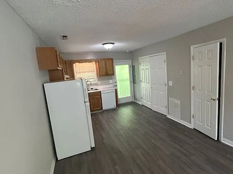 Twin Oaks Apartments — Photo 4