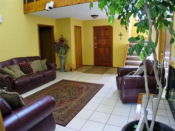 3rd image of 2115 N Warren Dr