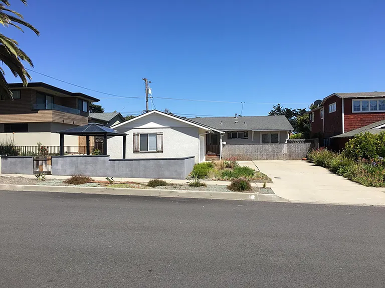 141 Baker Ave — Photo 1