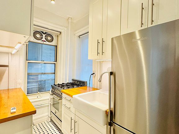 5th image of 632 E 14th St APT 10