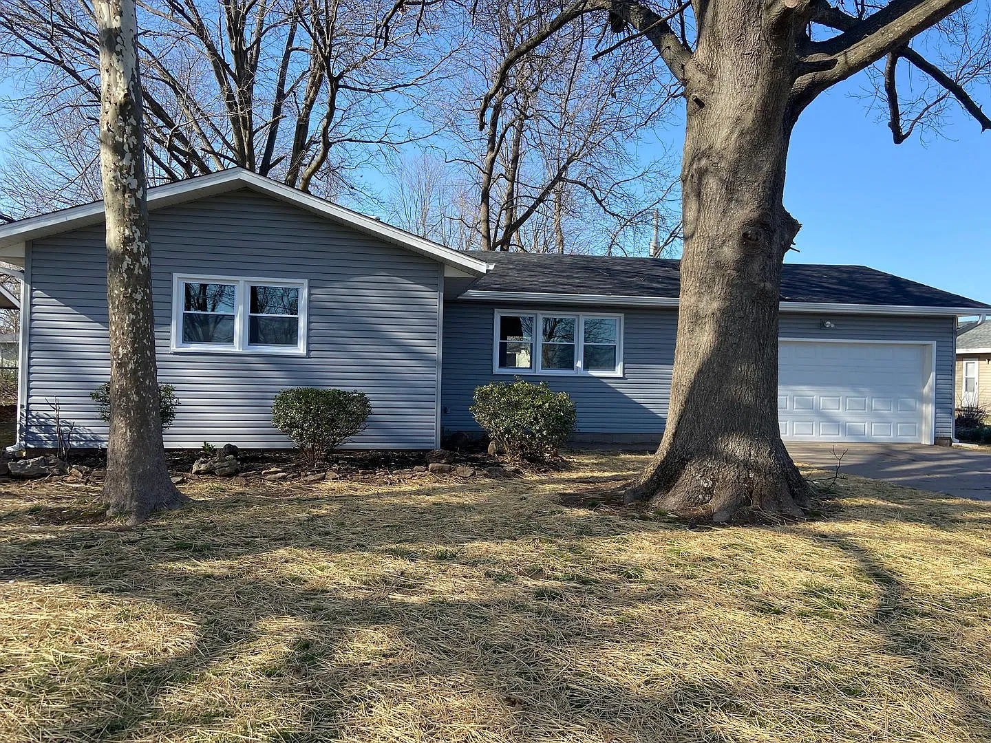 3 Bedroom House Near Nathaniel Greene Park! — Photo 1