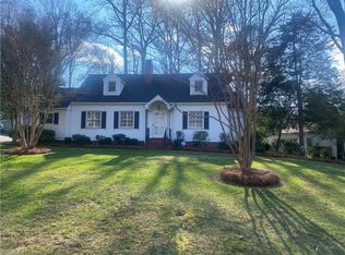 2412 Greenbrier Rd, Winston Salem, NC 27104