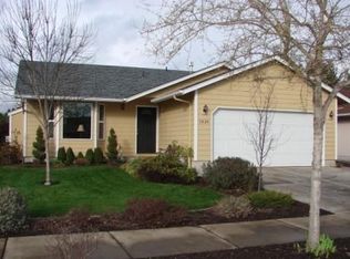 1026 Cherry Blossom Ln, Lebanon, OR 97355