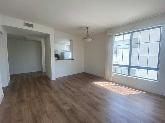 2nd image of 805 S Wooster St APT 201