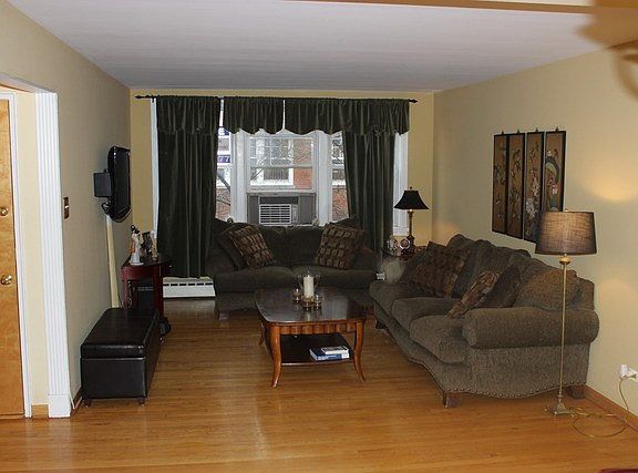 3rd image of 2441 W Farragut Ave APT 2B