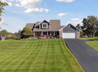 6153 Rosewood Pkwy, White Lake, MI 48383