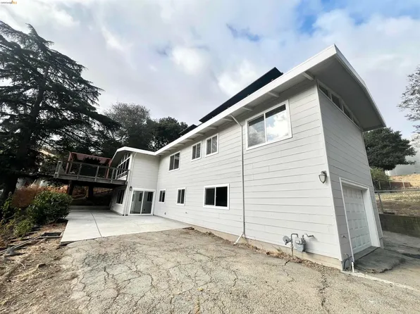 58 Pomona St, Crockett, CA 94525