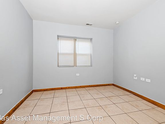 5th image of 6044 S Fairfield Ave Bsmt B