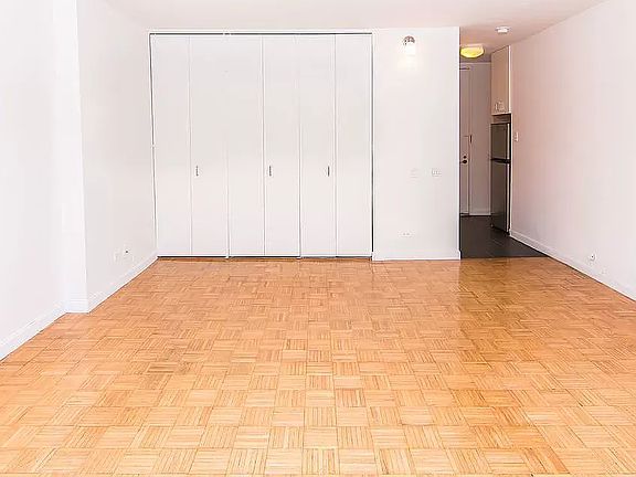 4th image of 500 W 43rd St APT 6H
